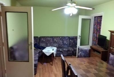 Apartament cu 3 camere semidecomandat în Micro I - 7