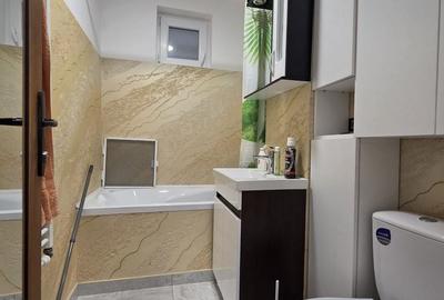 Apartament cu 2 camere decomandat în Micro 17
