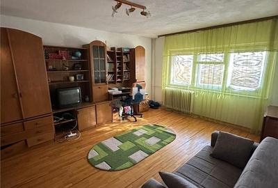 Apartament cu 4 camere decomandat în Berceni