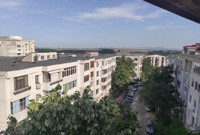 Apartament cu 3 camere decomandat în Faleză