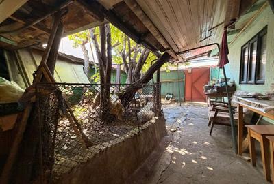 Casă individuală cu 3 camere cu Canalizare în Vitan