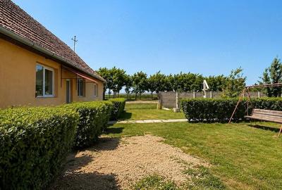 Casă cu Teren 900 Mp în Checea