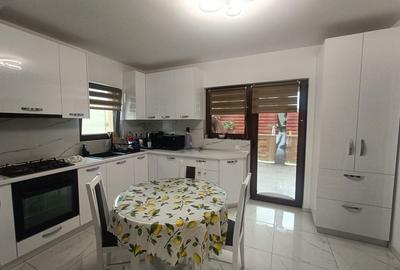 Casă cu 3 camere decomandat în Stupini - 6