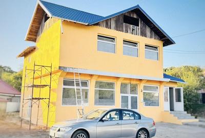Casă cu 4 camere cu Teren 246 Mp în Racova