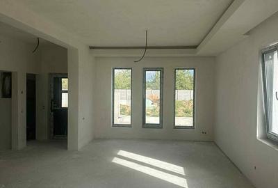 Casă cu 4 camere decomandat cu Teren 525 Mp în Central