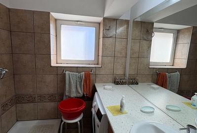 Casă cu 6 camere cu Teren 390 Mp în Tei