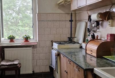 Apartament cu 4 camere decomandat în Mircea cel Bătrân