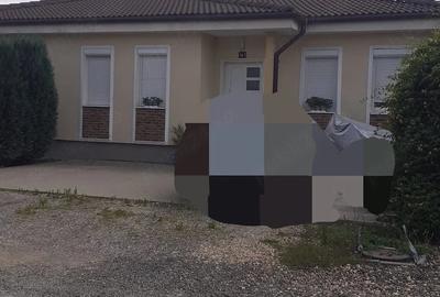 Casă cu Teren 300 Mp în Central