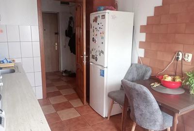 Apartament cu 3 camere decomandat în Brâncoveanu