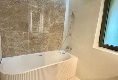 Apartament cu 4 camere în Central