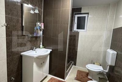 Casă cu 7 camere cu Teren 850 Mp în Șișești