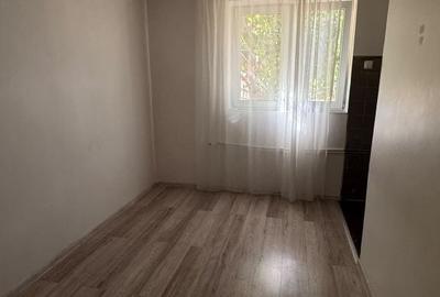 Garsonieră decomandată în Vitan