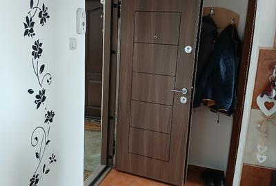 Apartament cu 3 camere semidecomandat în Sud-Est