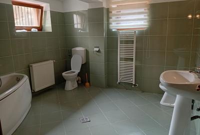 Casă cu 4 camere cu Teren 140 Mp în Lazaret - 1