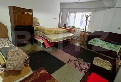 Casă cu 4 camere în Vânători