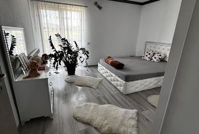 Casă cu 4 camere cu Teren 250 Mp în Nord
