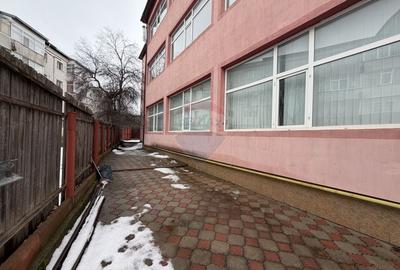 Spațiu comercial, de 1,200 mp, în Central - 17