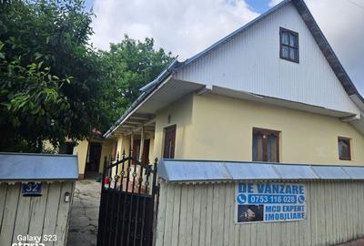 Casă cu 4 camere în Păstrăveni