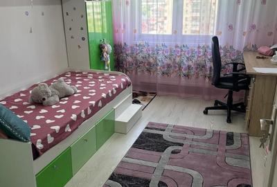 Apartament cu 3 camere decomandat în Exterior Vest