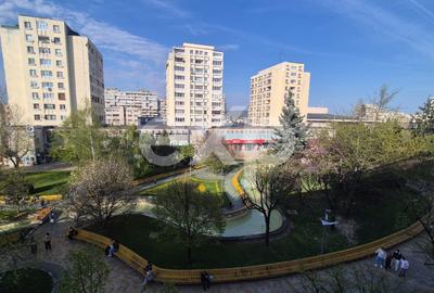 Apartament cu 3 camere decomandat, mobilat în Central