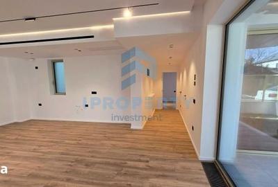 Apartament cu 3 camere semidecomandat în Grivița
