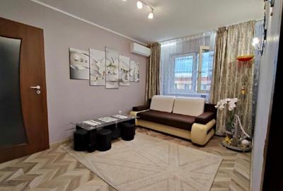 Apartament cu 3 camere semidecomandat în Florilor