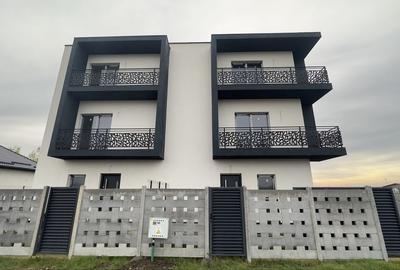 Casă cu 4 camere cu Teren 400 Mp în Central - 1