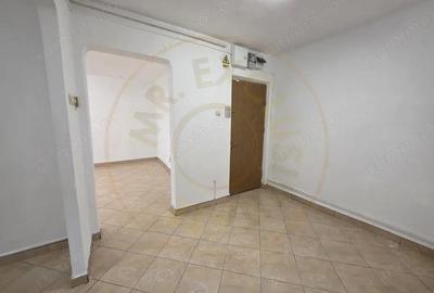 Spațiu comercial, de 50 mp, în Central - 3