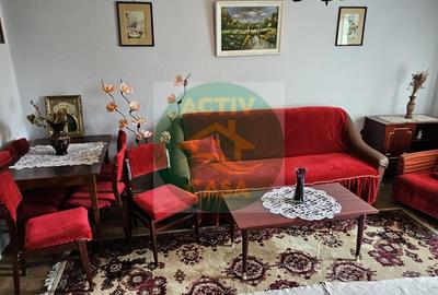 Apartament cu 3 camere decomandat în Est