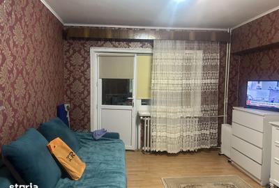 Apartament cu 3 camere decomandat în Calea București