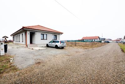 Casă individuală cu 4 camere cu Canalizare în Central