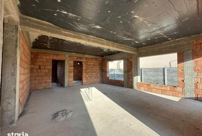Casă cu 4 camere decomandat cu Teren 665 Mp în Central