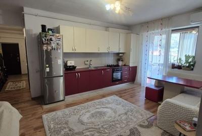 Apartament cu 3 camere decomandat în Tăuți