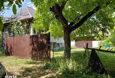 Casă cu 2 camere cu Teren 80 Mp în Poieni
