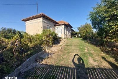 Casă cu 4 camere cu Teren 120 Mp în Cervenia