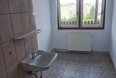 Apartament cu 6 camere decomandat în Central
