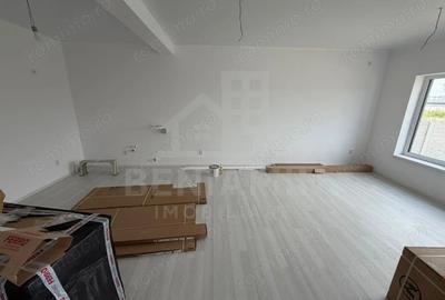 Casă cu Teren 300 Mp în Preajba