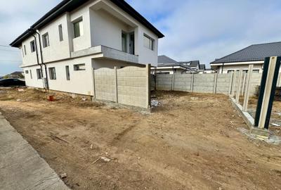 Duplex cu 4 camere cu Canalizare în Sud