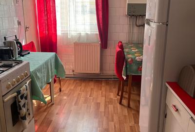 Apartament cu 3 camere decomandat în Valea Aurie