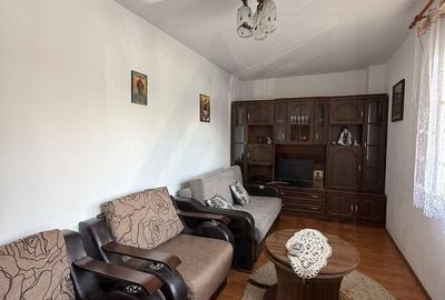 Apartament cu 3 camere decomandat, mobilat în Terezian