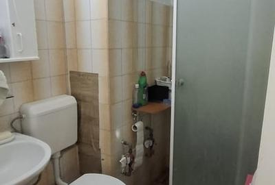 Apartament cu 3 camere semidecomandat în Crângași