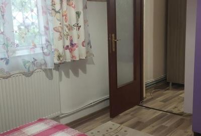 Apartament cu 2 camere semidecomandat, mobilat în Podu Roș