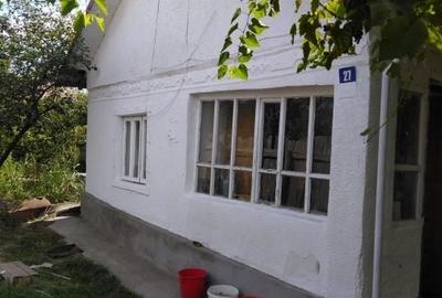 Casă cu 4 camere în Ghindeni