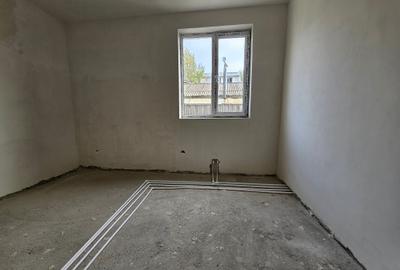 Apartament cu 2 camere semidecomandat în Km 5 - 7