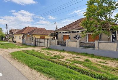 Casă cu 4 camere în Roit