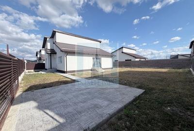 Casă individuală cu 3 camere cu Canalizare în Sânpetru