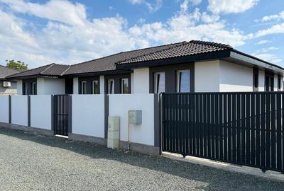 Duplex cu 4 camere cu Canalizare în Parța - 4