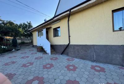 Casă cu 4 camere cu Teren 1160 Mp în Podari