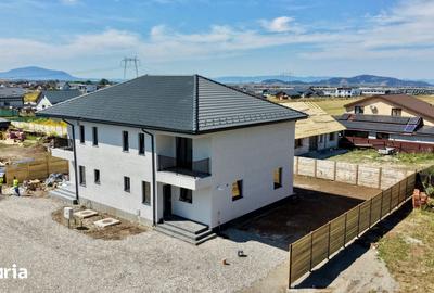 Casă cu 4 camere cu Teren 300 Mp în Tărlungeni