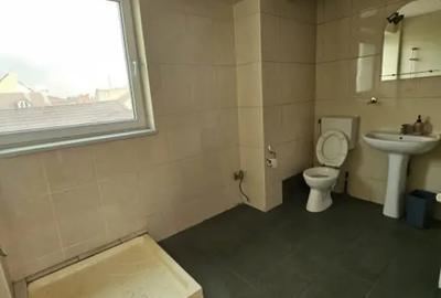 Spațiu comercial, de 495 mp, în Central - 8